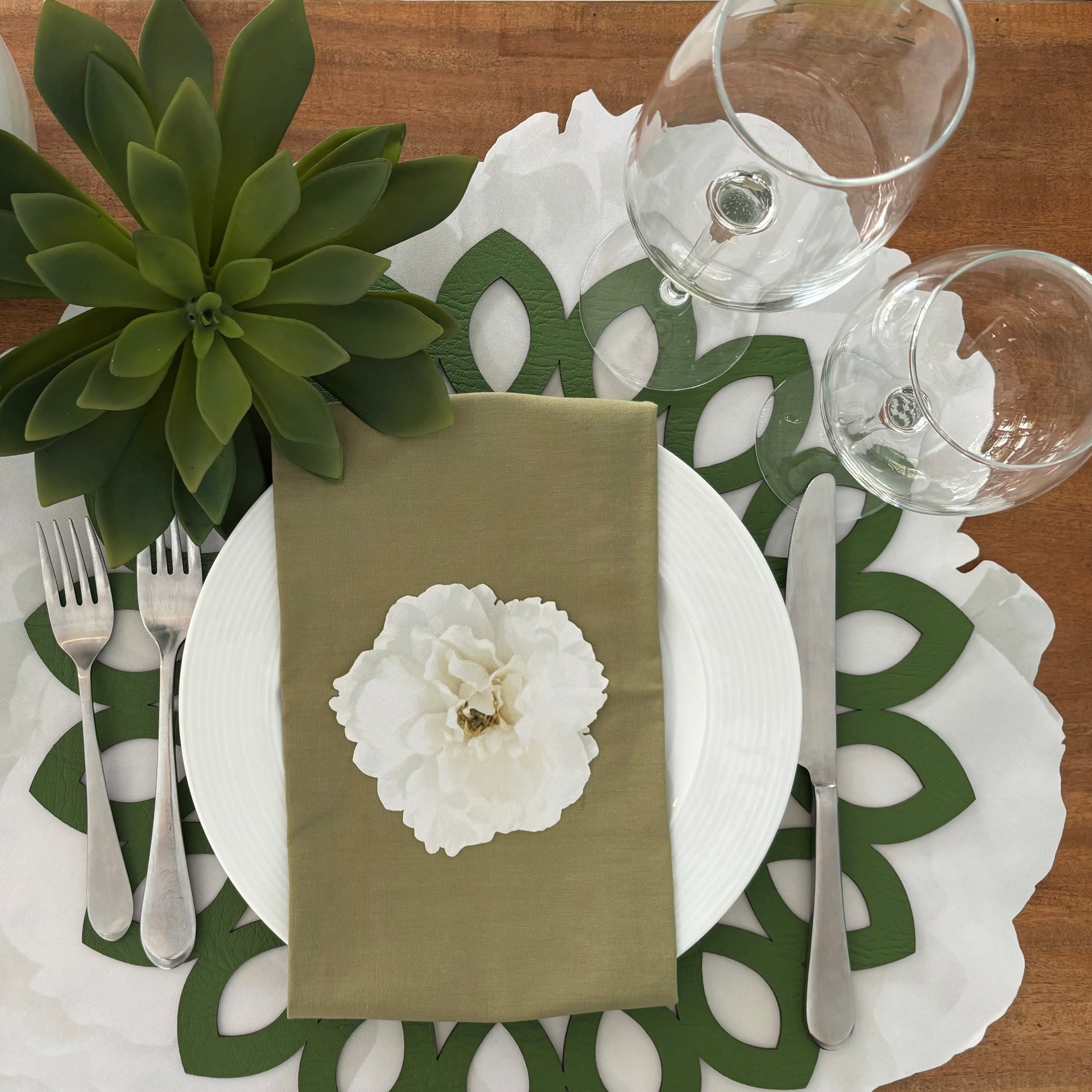 Caoba White Carnation Coaster