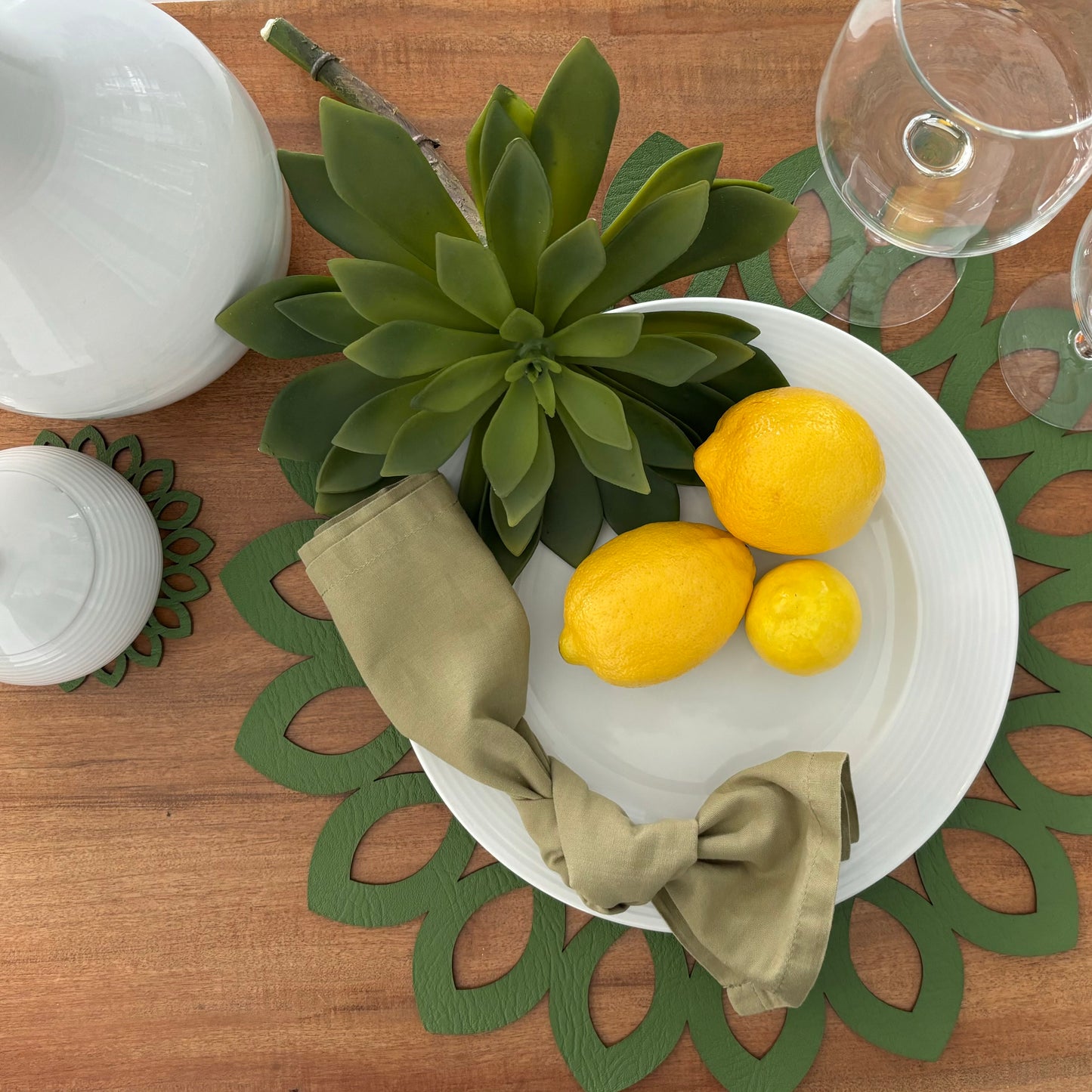 Caoba Flower Reversible Green/Pearl Placemat