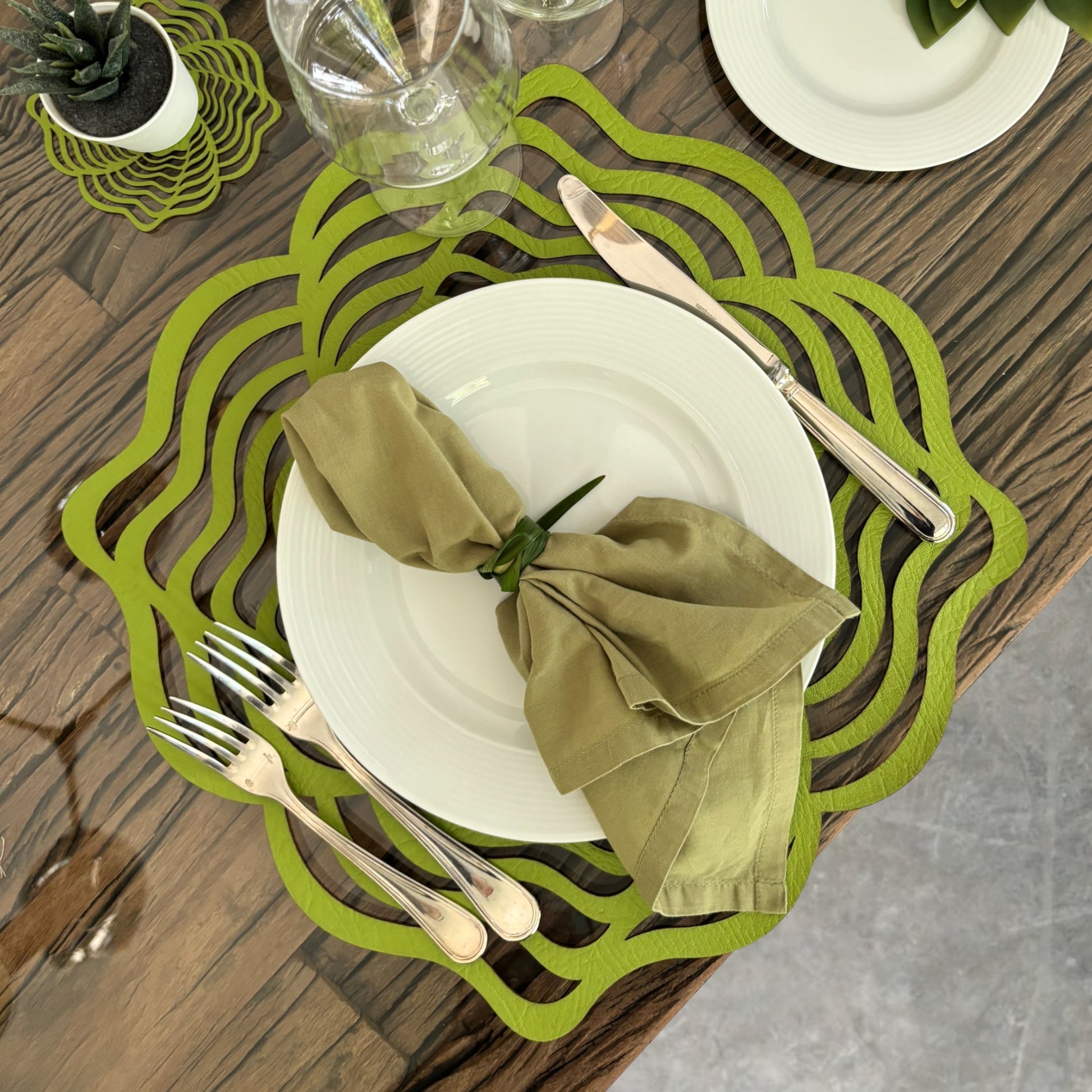 Caoba Waves Reversible Green/Gold Placemat