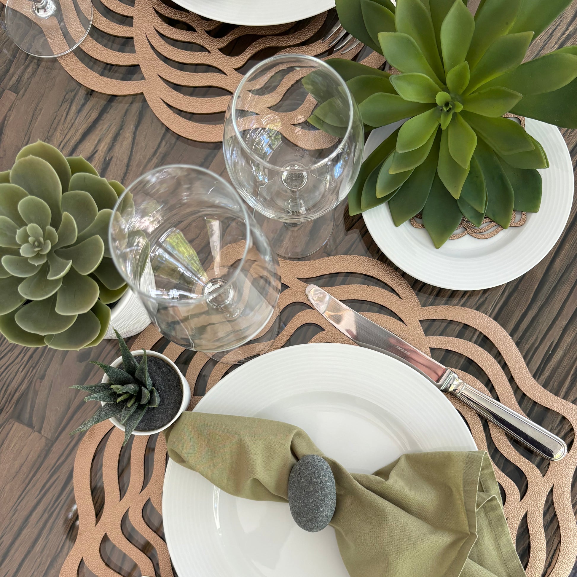 Caoba Waves Reversible Green/Gold Placemat