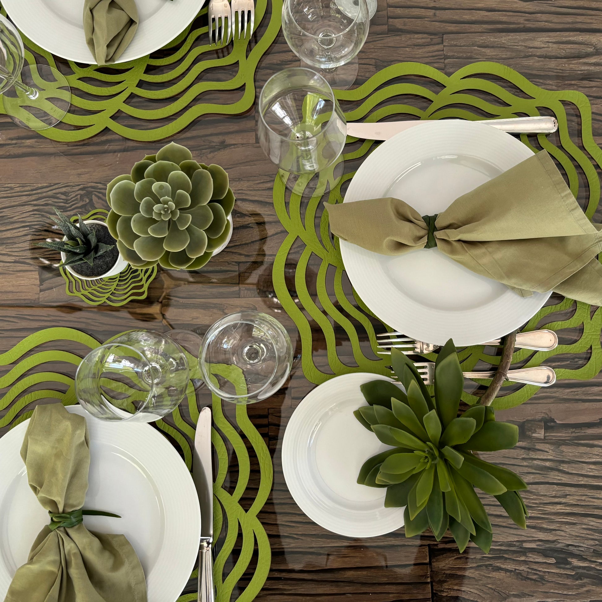 Caoba Waves Reversible Green/Gold Placemat