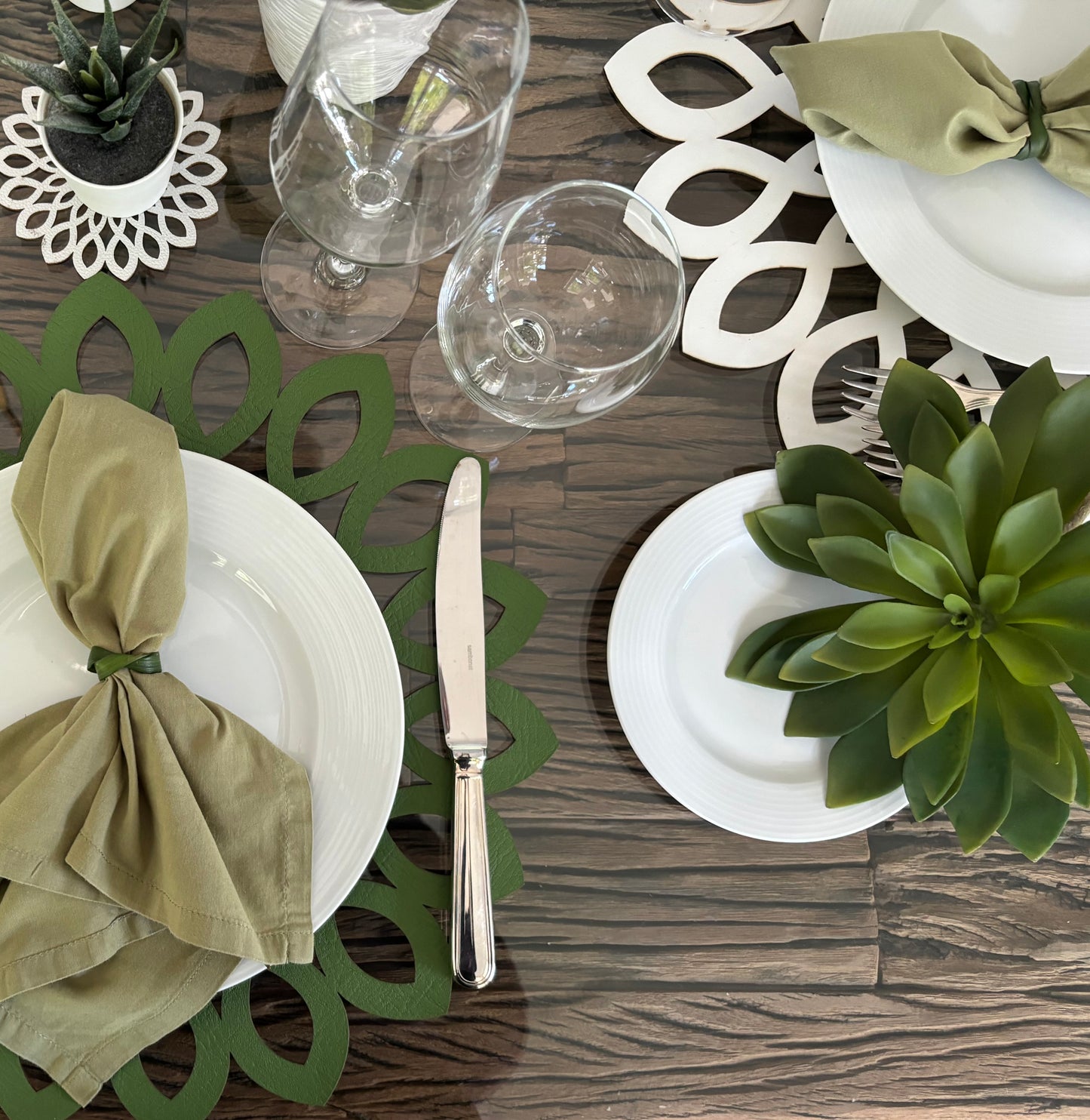 Caoba Flower Reversible Green/Pearl Placemat