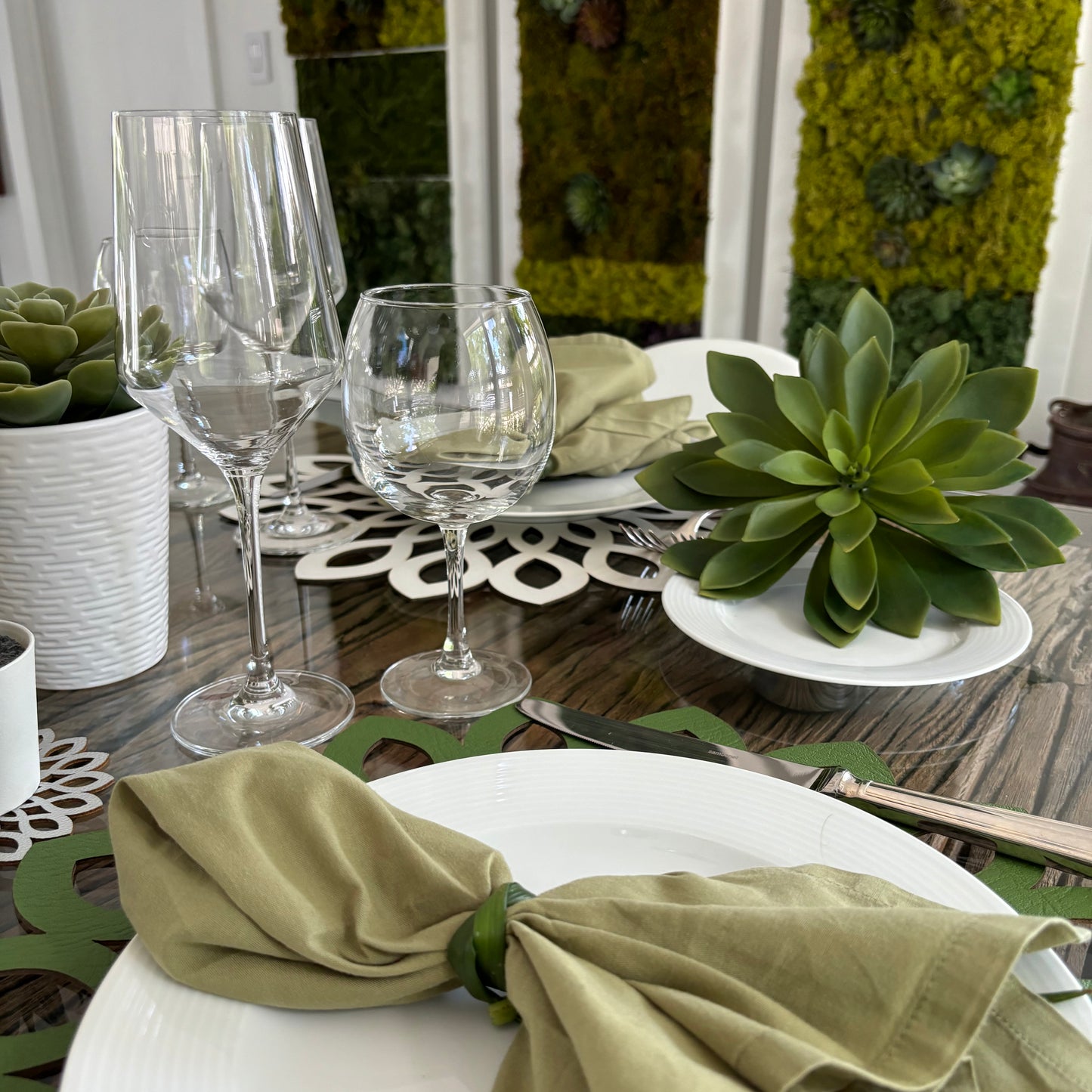 Caoba Flower Reversible Green/Pearl Placemat